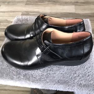 COMFORT PLUS by PREDICTIONS BLACK FLAT SHOES